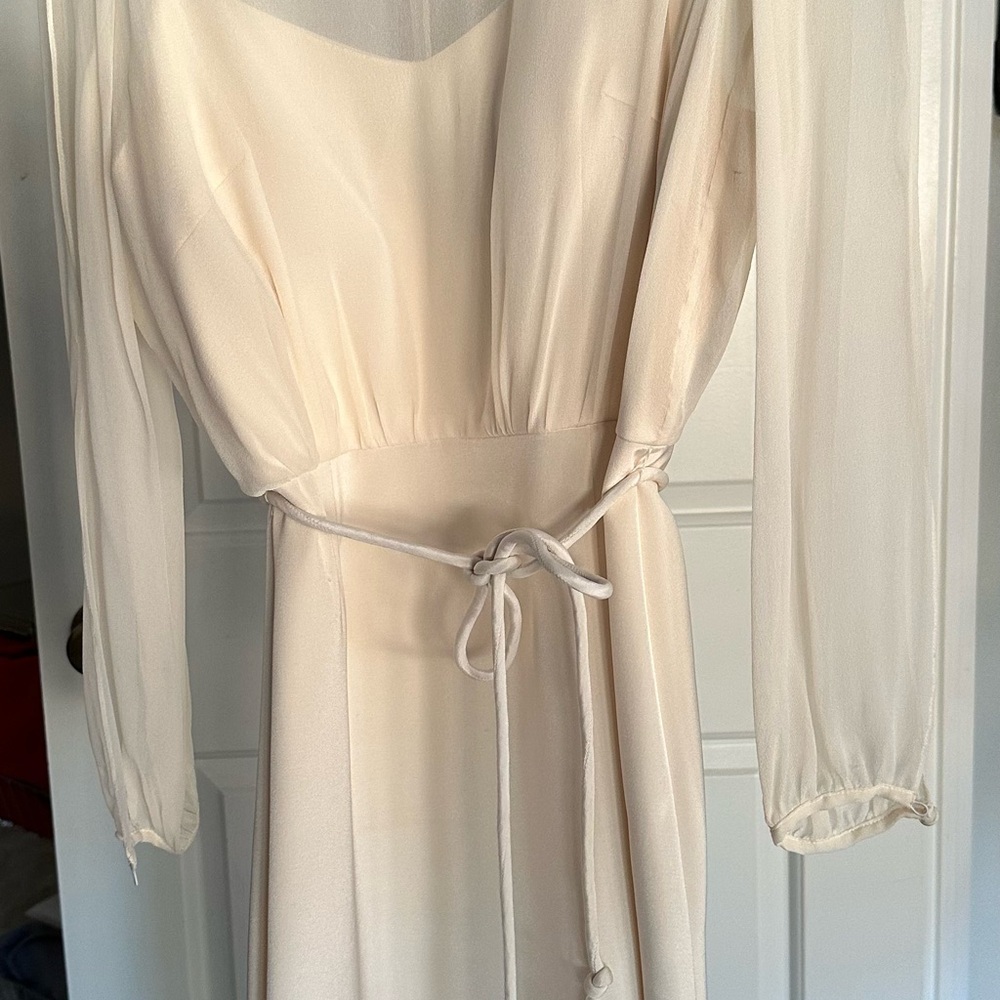 KAY UNGER NEW YORK
Elegant Cream Draped Dress
